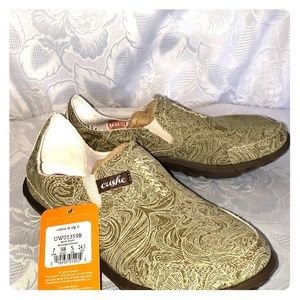 NEW CUSHE SLIP ON SHOES SAND TROPIC SZ 7